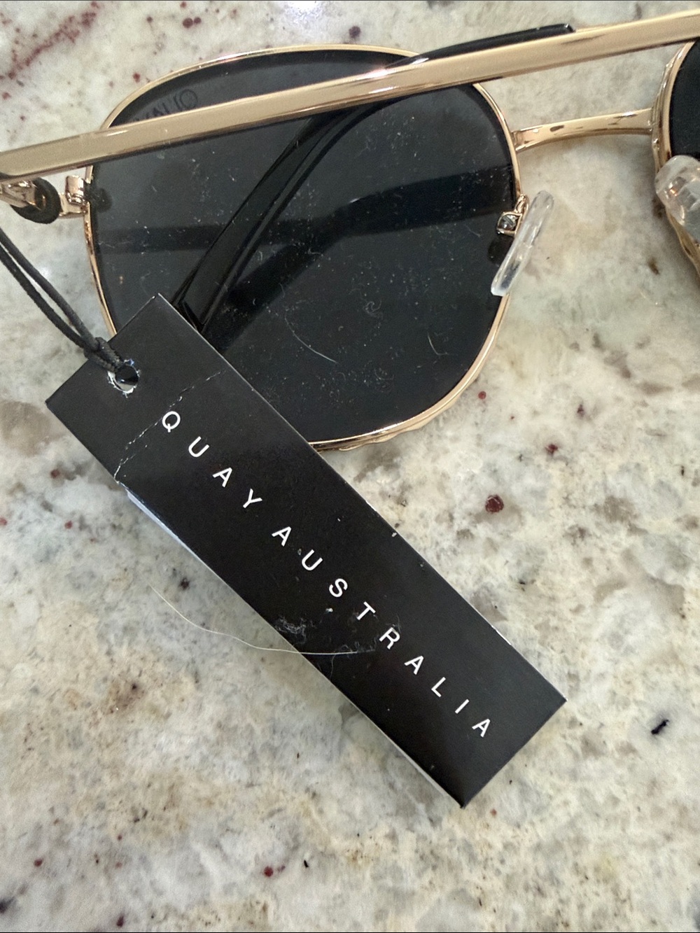 Quay Australia Gold Frame Black Lens Jezebel with aTwist - Picture 2 of 4
